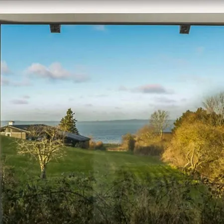 Tatil Evi With Sea View On Helgenaes *