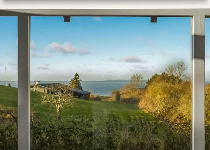 Tatil Evi With Sea View On Helgenaes *